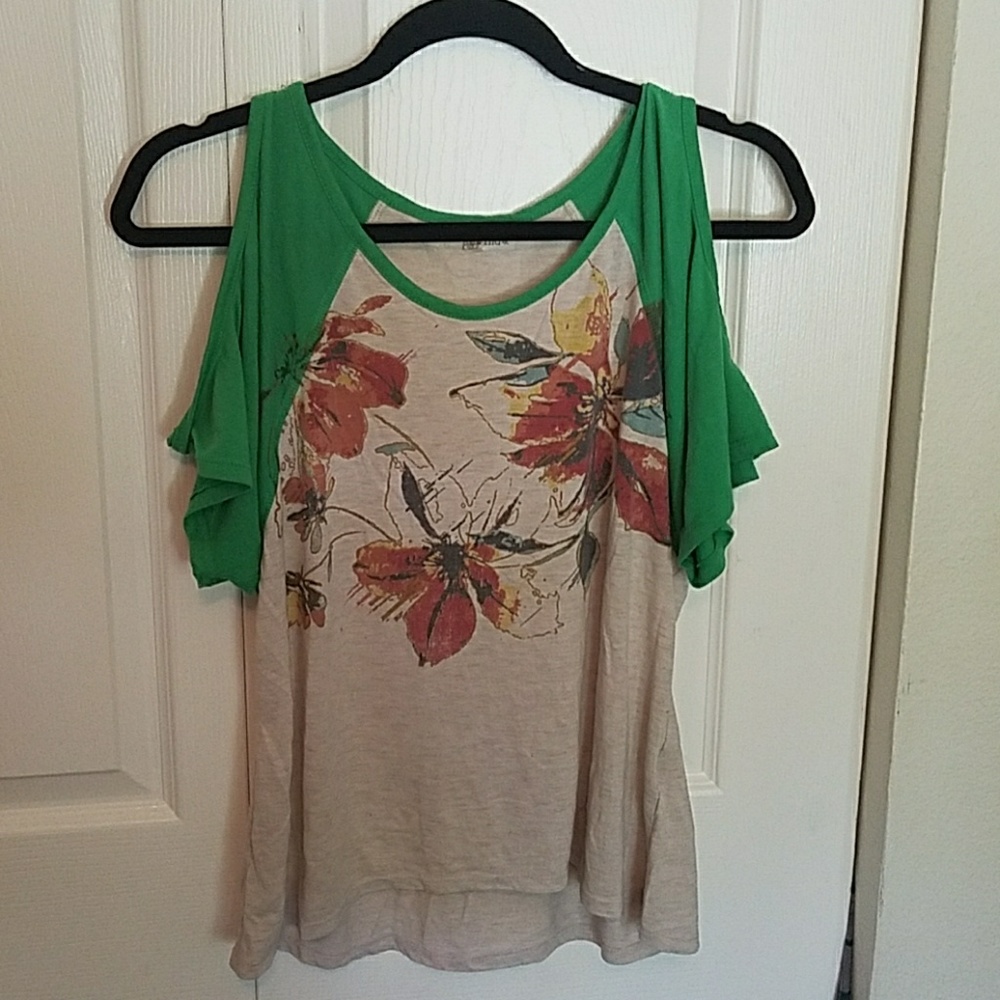 Floral peeping sholder top